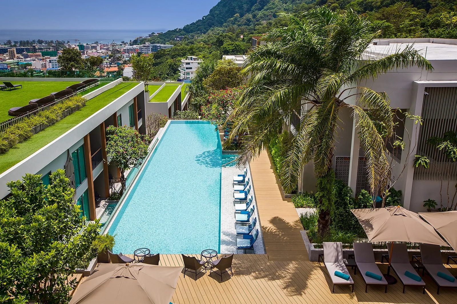 المسبح بين أجنحة الحديقة، AtEase Phuket Patong