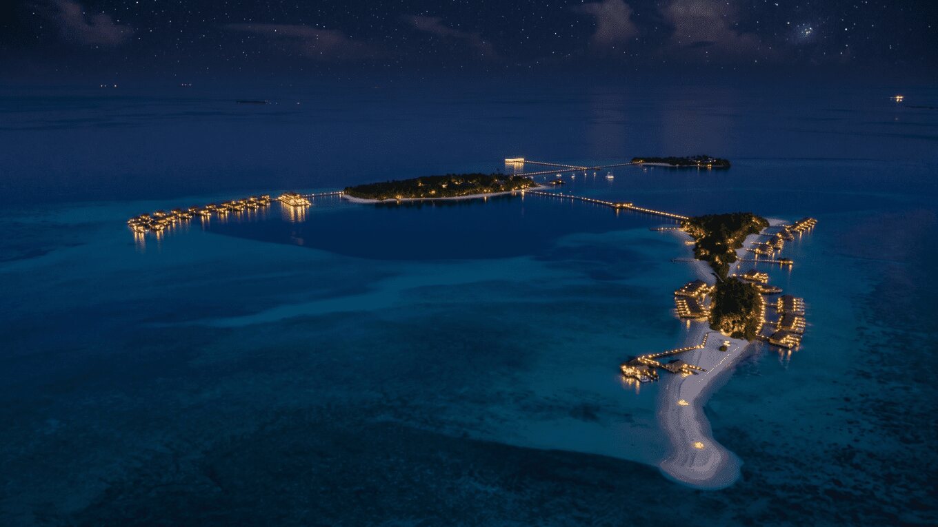 The two islands and their jetties lit at night, from the air, Conrad Maldives Rangali Island الجزيرتان وممراتهما الخشبية مضاءة ليلًا، من الجو، كونراد المالديف جزيرة رانغالي