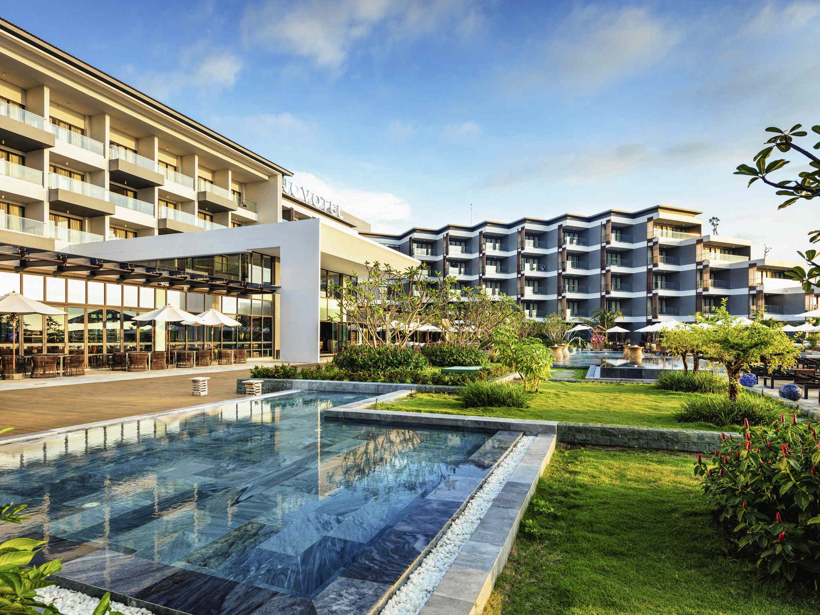 المسبح الرئيسي والحدائق، Novotel Phu Quoc Resort