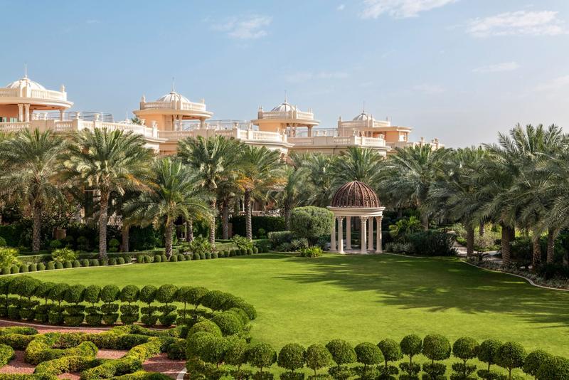 حدائق منسقة مع جوسق، رافلز ذا بالم دبي