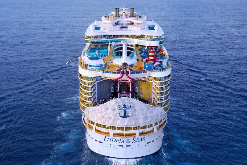 سفينة يوتوبيا أوف ذا سيز من جهة المؤخرة في البحر، رويال كاريبيان