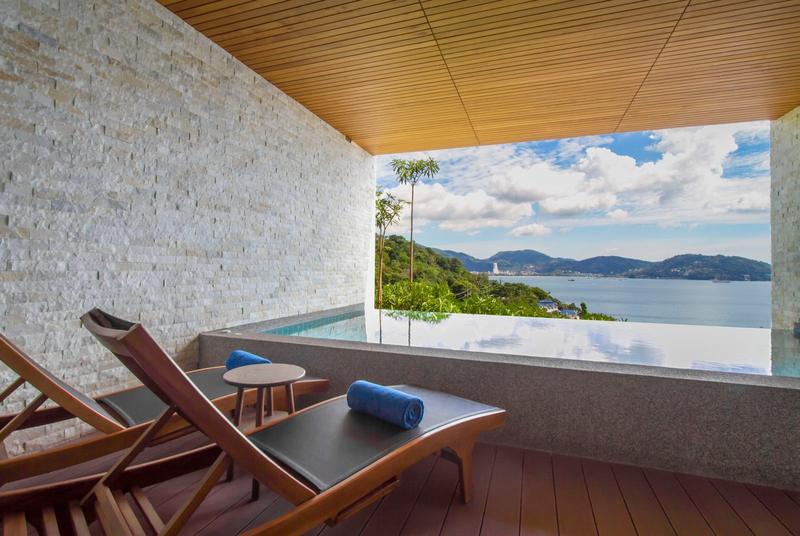 شرفة جناح بمسبح صغير وإطلالة على البحر، Wyndham Grand Phuket Kalim Bay